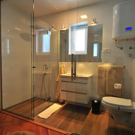 Double 5077a Pensiune 3*