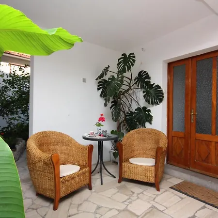 Double 5077a Πανσιόν Banjol