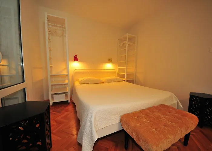 Gæstehus Double Banjol 5077a 3*